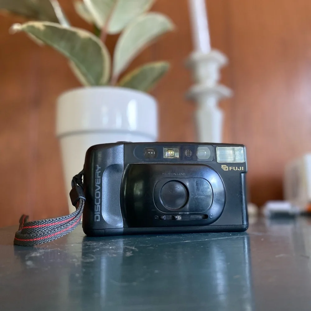 Fuji Fujifilm Discovery 60 Date 35mm film camera vintage